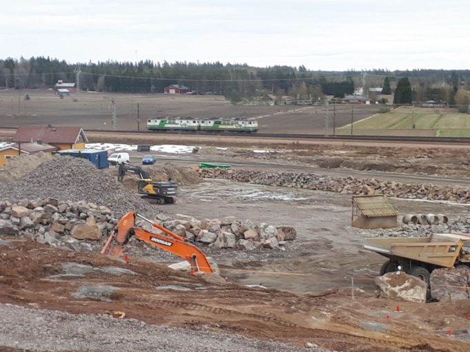 Rautatie- ja maantieterminaalin rakennustyömaa Kouvolassa.