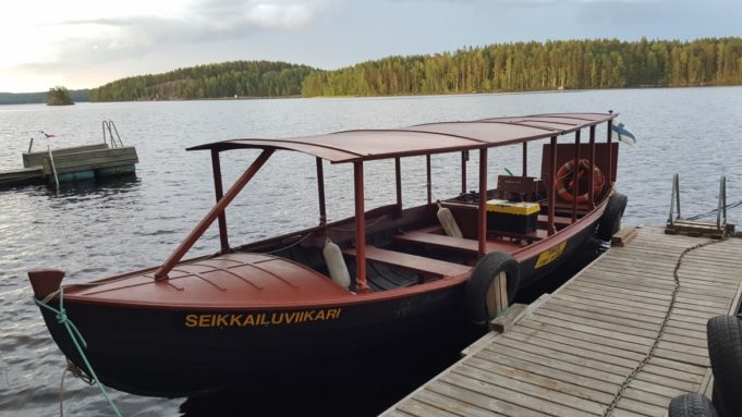 Seikkailuviikarin vene liikennöi kesällä 2019 Lapinsalmella korvaten rikkoutunutta riippusiltaa