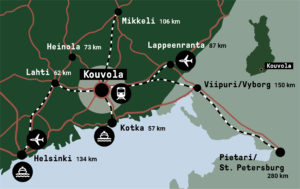 Karttakuvassa maantie- ja rautatieyhteydet ja etäisyydet Kouvolasta eri suuntiin: Helsinki 134 kilometriä, Kotka 57 kilometriä, Lahti 62 kilometriä, Heinola 73 kilometriä, Mikkeli 106 kilometriä, Lappeenranta 87 kilometriä, Viipuri 150 kilometriä ja Pietari 280 kilometriä.