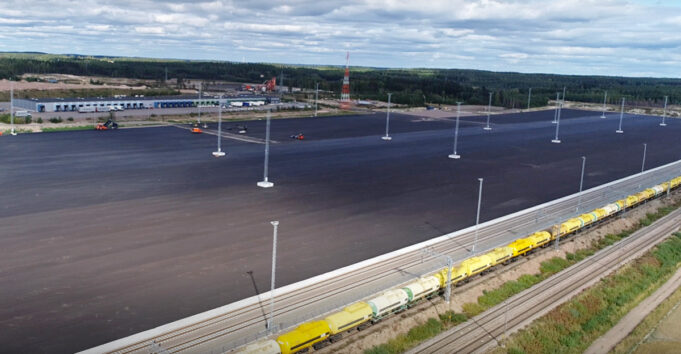 Loading tracks, more than a kilometre in length, run on the southern edge of the 42-hectare Kouvola RRT intermodal terminal area.