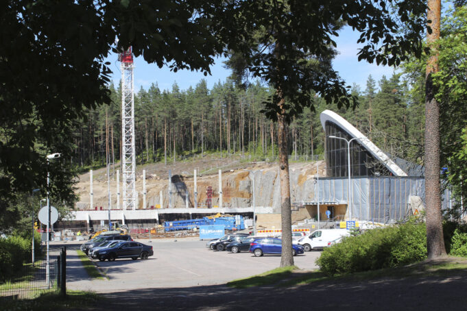 Urheilupuiston uimahallin rakennustyömaa syksyllä 2025.