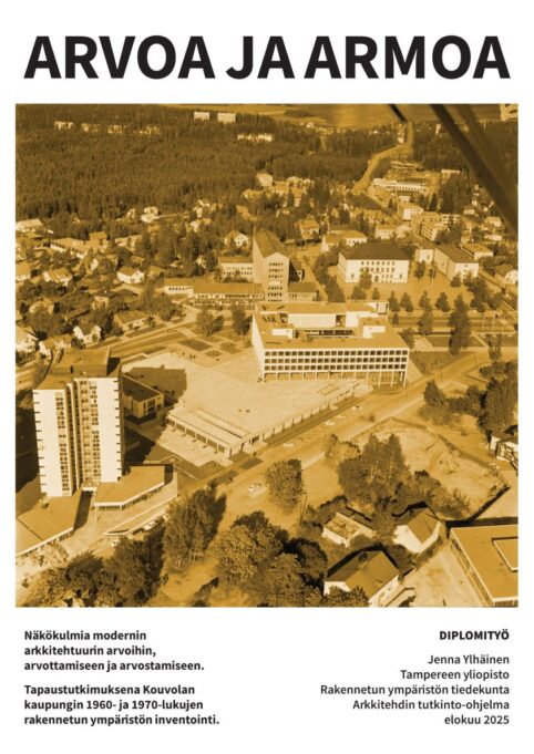 Julkaisun kansi, jossa on viistoilmakuva Kouvolan kaupungintalosta ympäristöineen sekä julkaisun nimi ja päätiedot