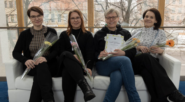 Ympäristöterveydenhuollon viestintätiimi 4henkilöä.