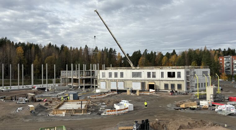 Rakennustyömaa ja nostokurki